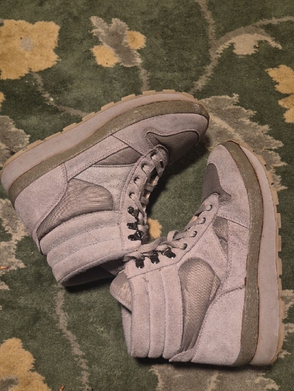 L.L. Bean Light Gray High-Top Women's Sneakers - Picture 5 of 12
